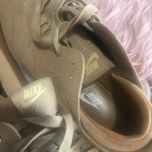 Leather Nike, suede Nike